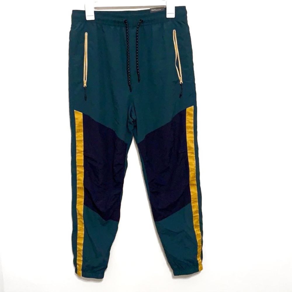 American Eagle Nylon Jogger